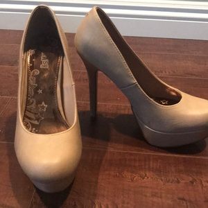 Nude Pumps